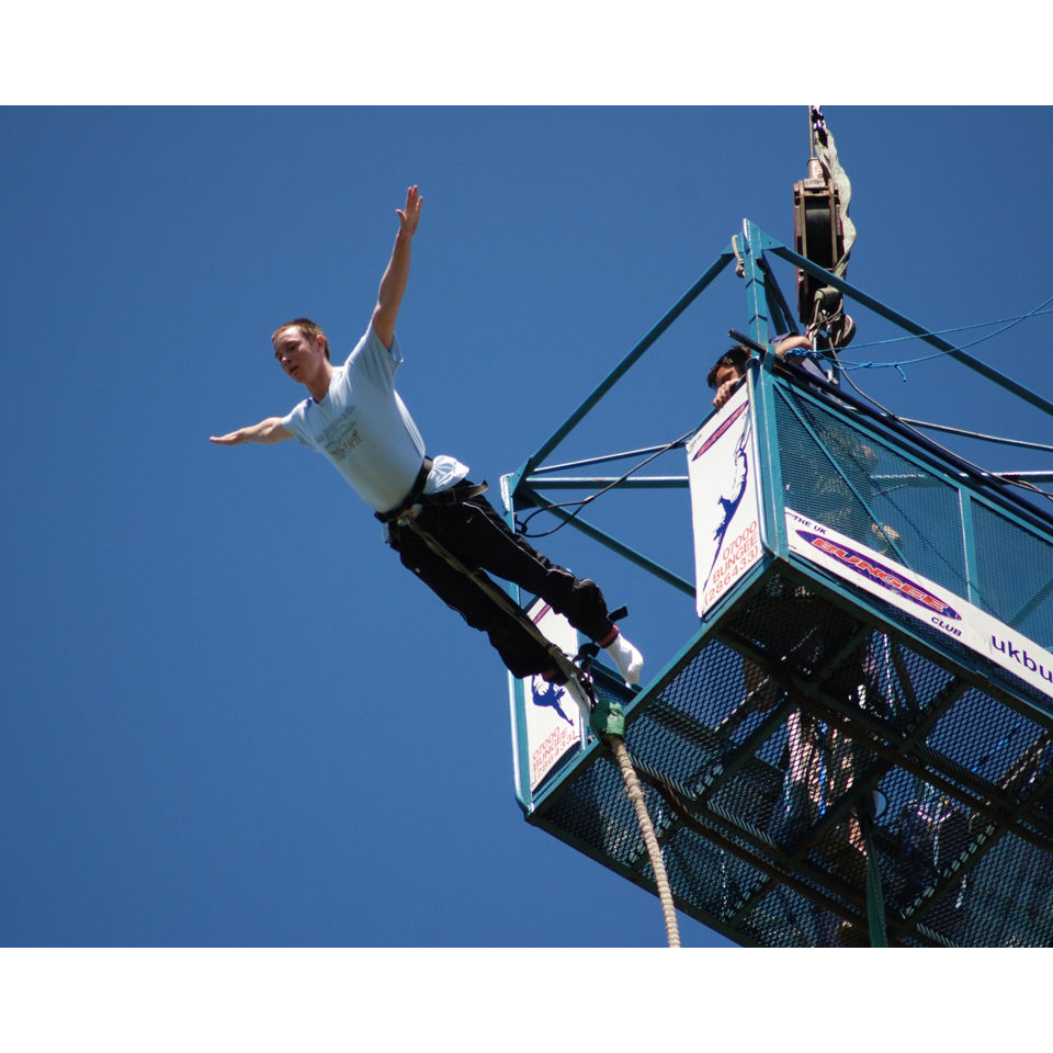 160ft Bungee Jumping Experience in London IWOOT