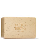Molton Brown Re-charge Black Pepper Bodyscrub Bar 250g Molton Brown Re-charge Black Pepper Bodyscrub Bar 250g