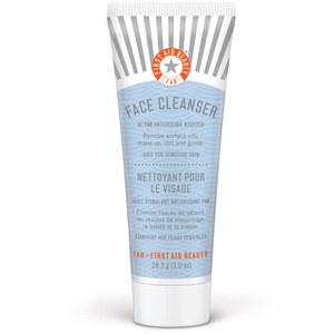 First Aid Beauty Face Cleanser 28.3 g (Free Gift) First Aid Beauty Face Cleanser 28.3 g (Free Gift)