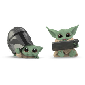 Star Wars The Bounty Collection The Child 2-Pack Helmet Peeking, Datapad Tablet Poses Figures