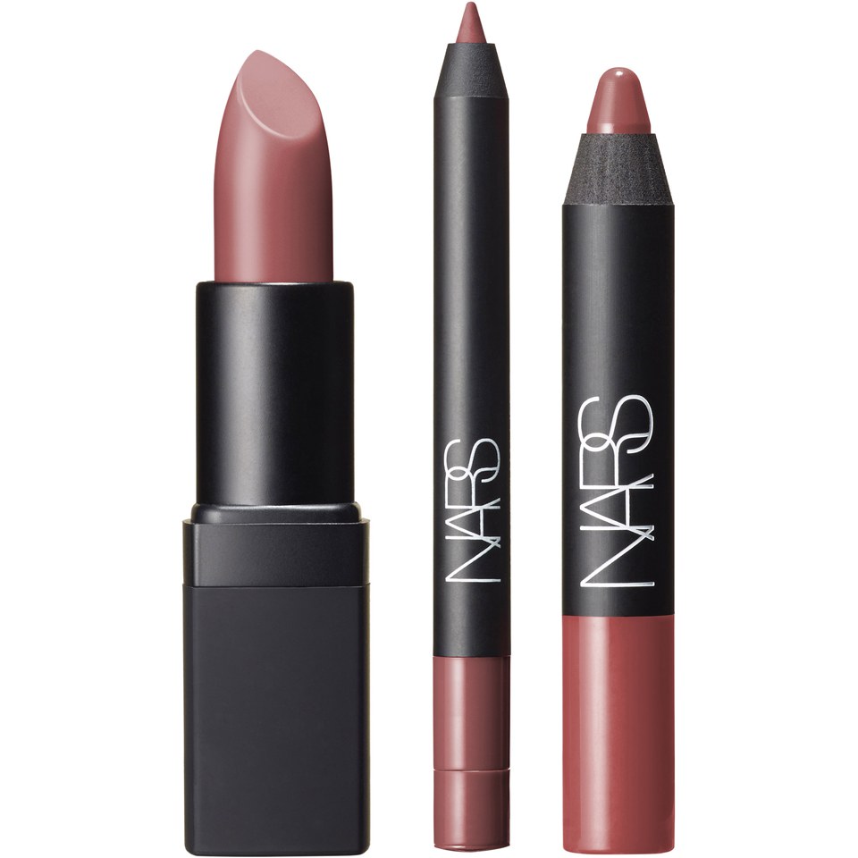 Your M·A·C Store There’s a reason why millions of women love MAC Cosmetics. The company offers every beauty product a woman could possibly ask for. It is important to note that almost all of its products are oil-free, including eyeshadow, lipstick, lip-gloss, all types of foundations, concealer, eyeliner, eyebrow pencils, nail polish, lip liners, stage makeup.