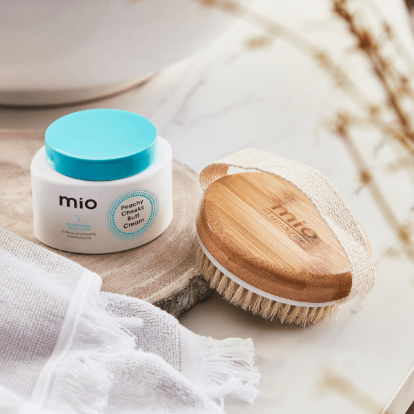 Limited Time Only!<BR>Receive a FREE Full Size Clay Away Body Cleanser When you Spend £45.